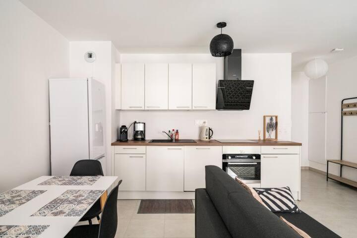 Home-Like Apartment Near Disneyland 쉐시 외부 사진