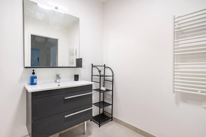 Home-Like Apartment Near Disneyland 쉐시 외부 사진